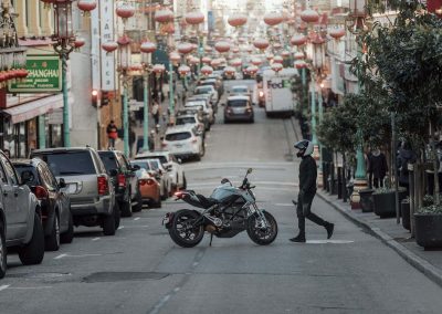 Zero Motorrad auf Straße