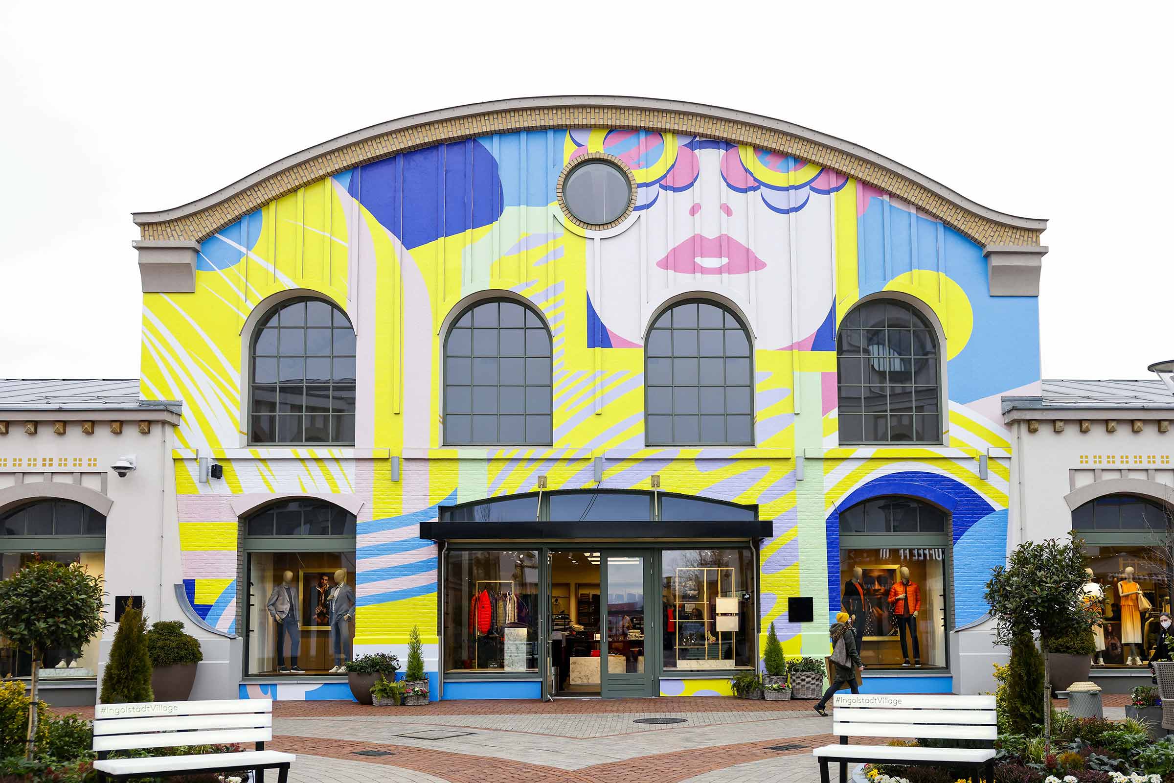Farbenfrohe Kunst-Kooperation im Shopping-Eldorado Ingolstadt Village