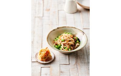 Pinienkern-Maronen-Nudeln  mit Sauerkrautsalat „Kimuchi“